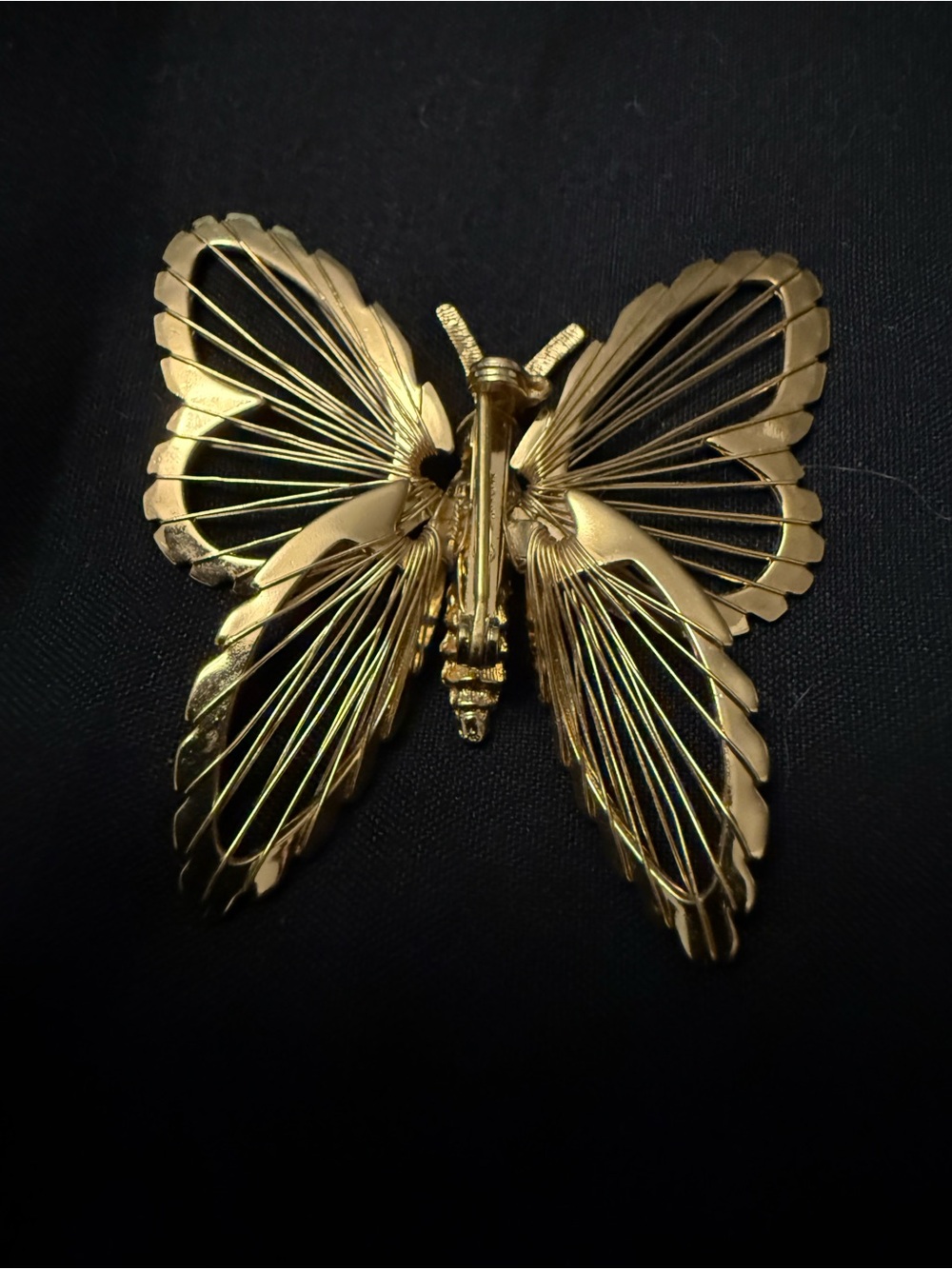Monet Gold Floral brooch with Radiant Filigree - Picture 3 of 7